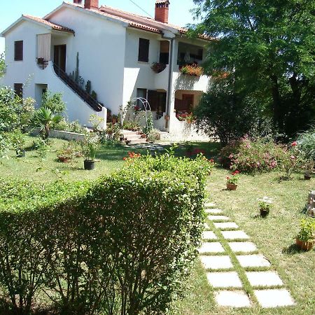Apartments Valoda Nedeščina Extérieur photo
