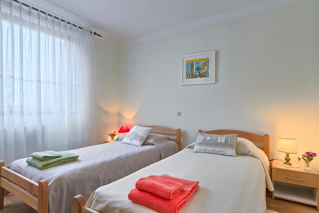 Apartments Valoda Nedeščina Extérieur photo