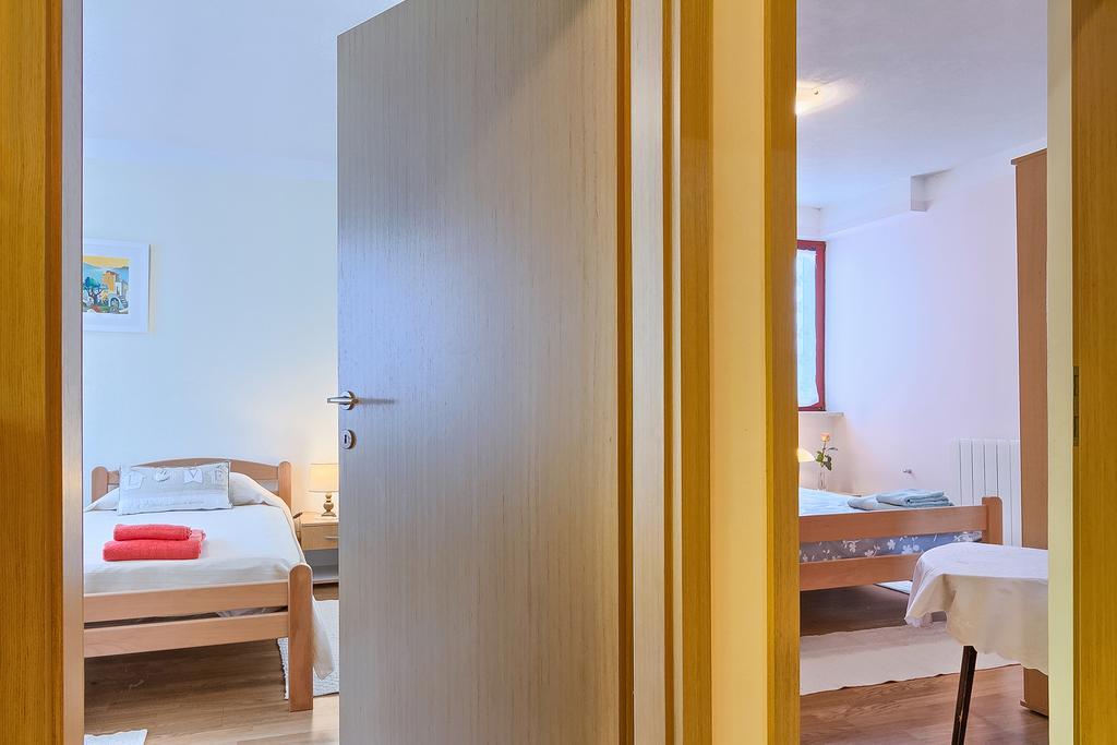 Apartments Valoda Nedeščina Extérieur photo
