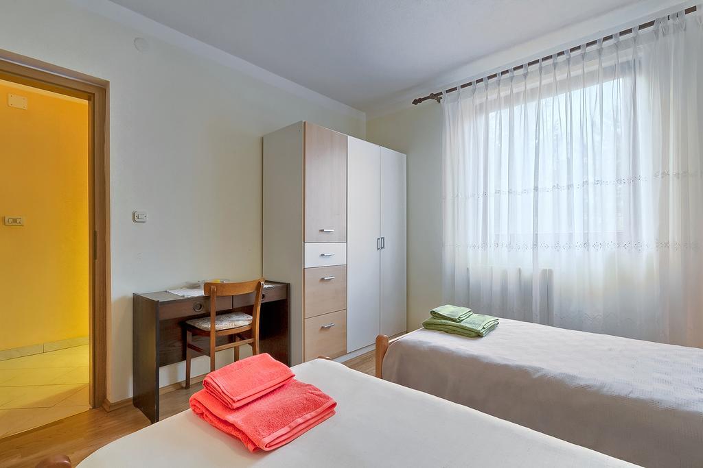 Apartments Valoda Nedeščina Extérieur photo